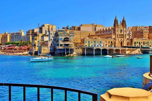 Apartment With Stunning Seaviews