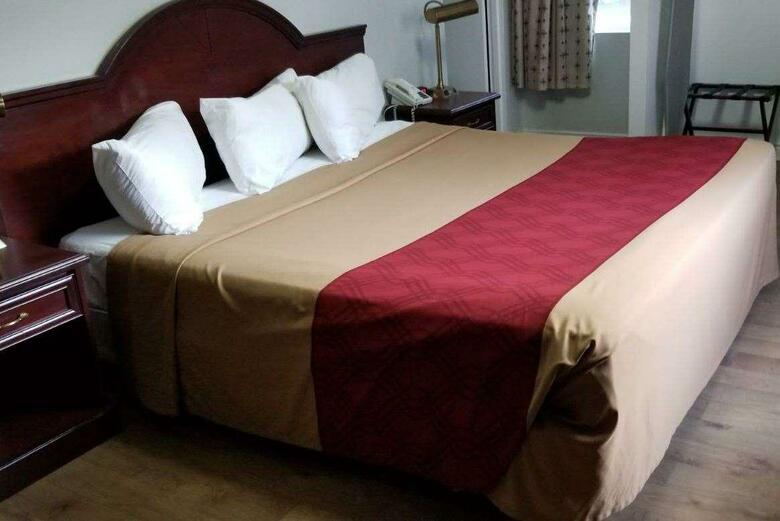 Hotel Econo Lodge Aeroport