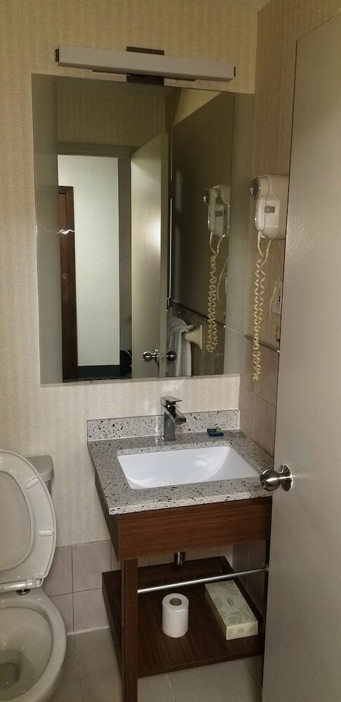 Hotel Econo Lodge Aeroport