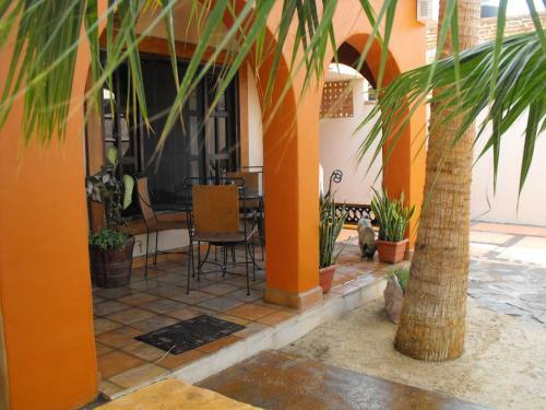Hostal Leo's Baja Oasis