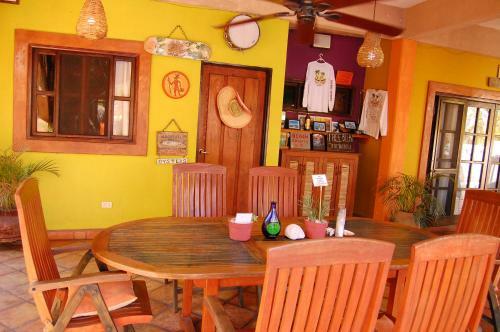 Hostal Leo's Baja Oasis