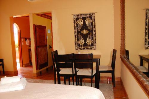 Hostal Leo's Baja Oasis