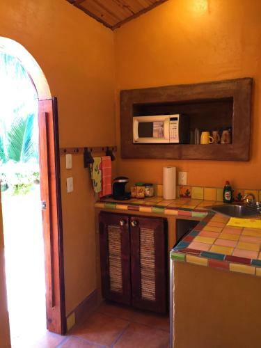 Hostal Leo's Baja Oasis