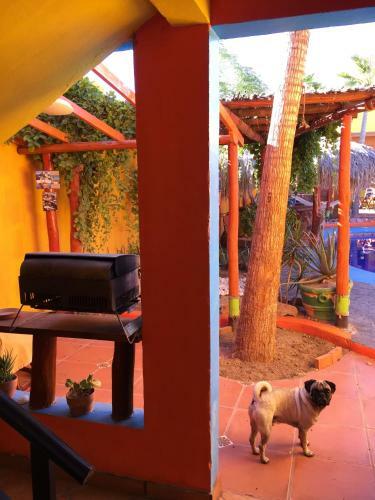 Hostal Leo's Baja Oasis