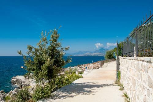 Open Sea Luxury Apartments