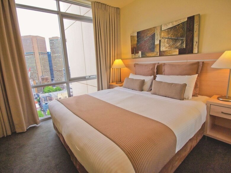 Hotel Oaks On Lonsdale
