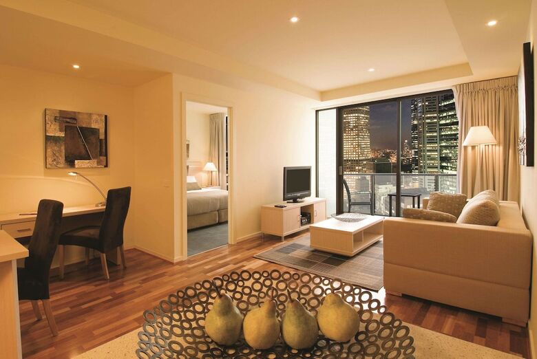 Hotel Oaks On Lonsdale