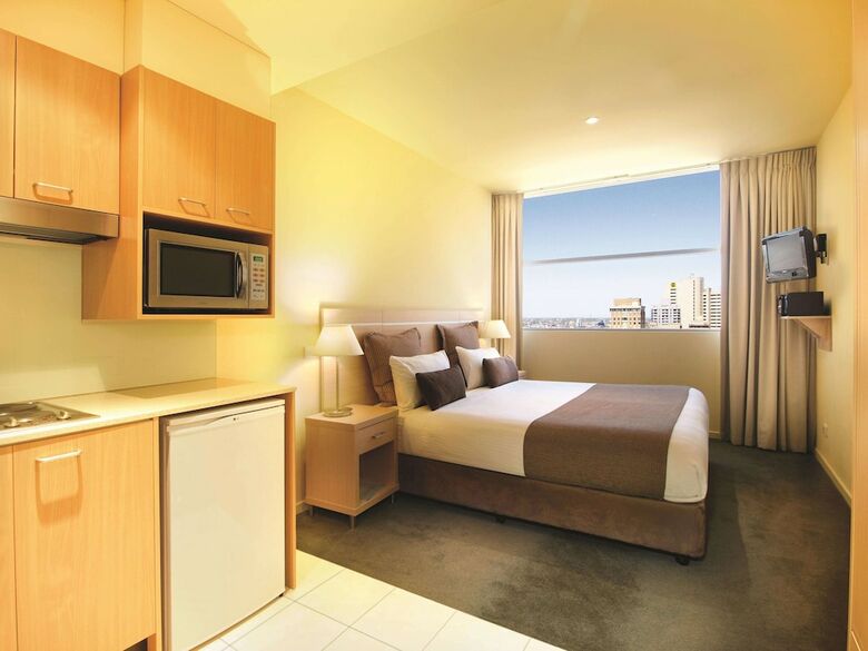Hotel Oaks On Lonsdale