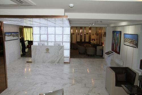 Ub Inn Hotel & Gallery