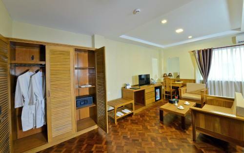 Hotel H Valley Yangon