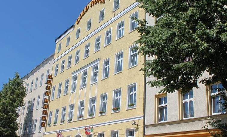Gold Hotel