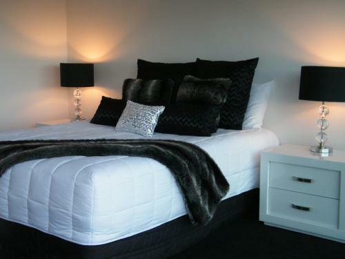 Seaview Waterfront Apartments