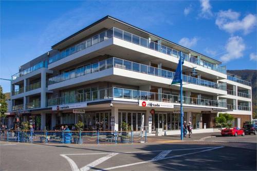 Seaview Waterfront Apartments