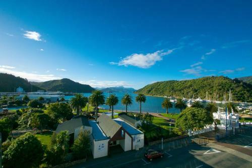 Seaview Waterfront Apartments