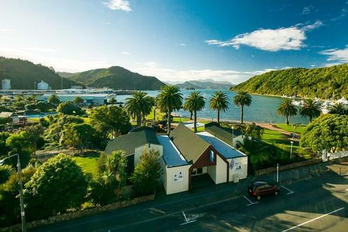 Seaview Waterfront Apartments