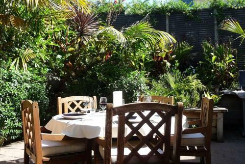 Bed & Breakfast Kohimarama Beach Oasis