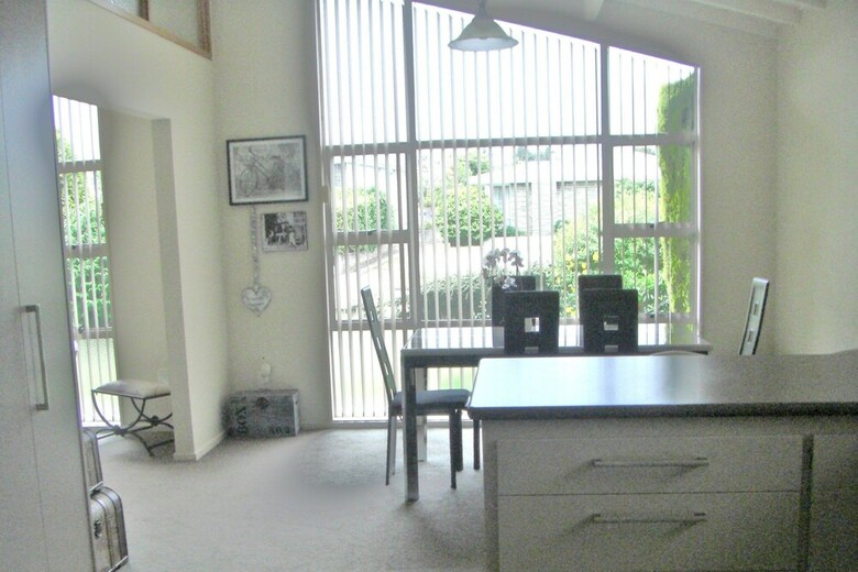 Ascot Holiday Home