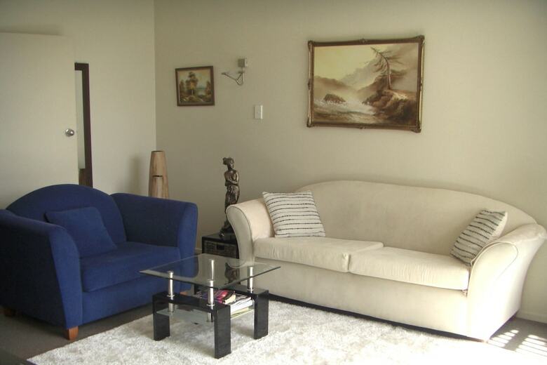 Ascot Holiday Home
