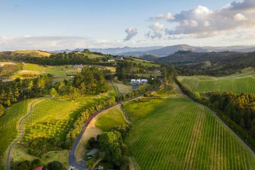 Vineyard Cottage - Paroa Bay Winery