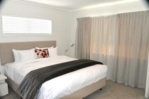 3 Brunton Place