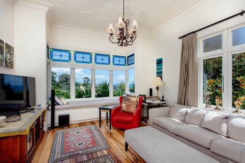 Crescent Villa