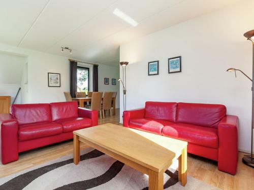 Cozy Holiday Home In Gaasterlan-sleat With Swimming Pool