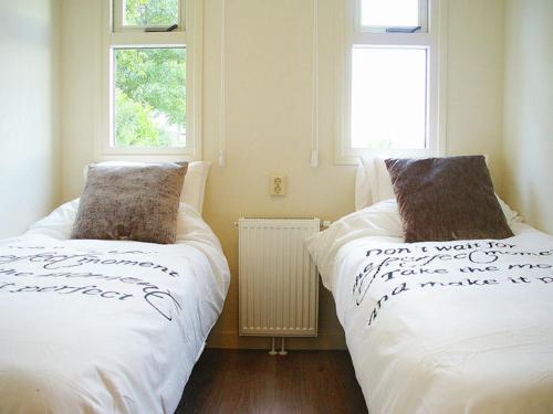 Modern Holiday Home In Kattendijke Near Beach