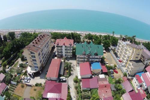 Ev Roshel Hotel