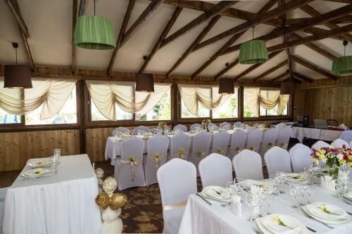 Ev Roshel Hotel