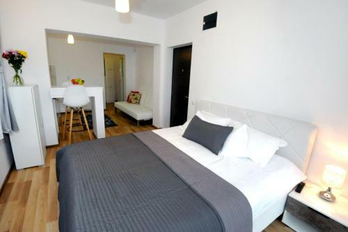 Yael Apartments