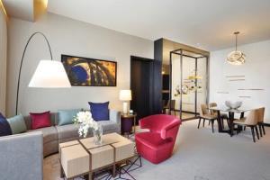 Alrayyan Hotel Doha, Curio Collection By Hilton