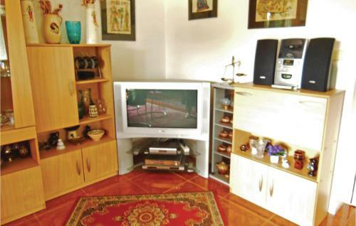 Three-bedroom Holiday Home In Velke Popovice