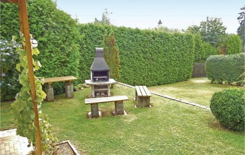 Three-bedroom Holiday Home In Velke Popovice