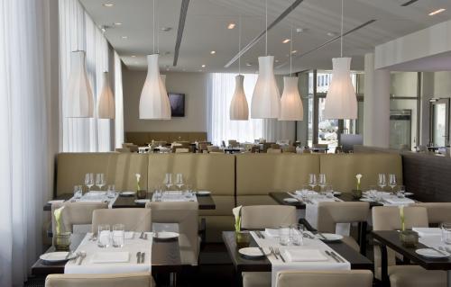 Hotel Arcotel John F
