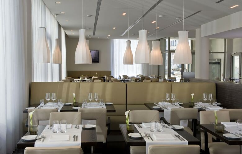 Hotel Arcotel John F