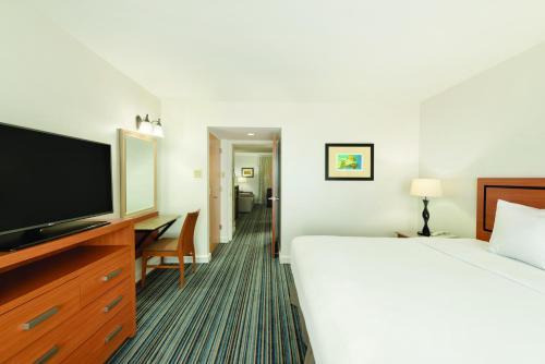 Hotel Embassy Suites Dorado Del Mar Beach & Golf Resort