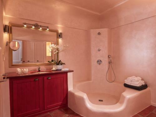 Hotel Astra Suites