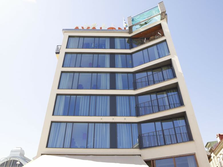 Avalon Hotel