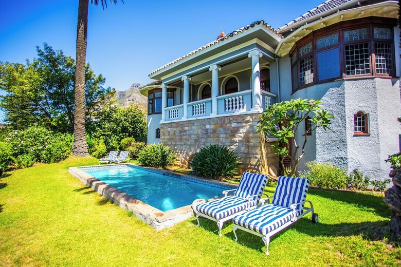 Hostal Cape Riviera Guesthouse