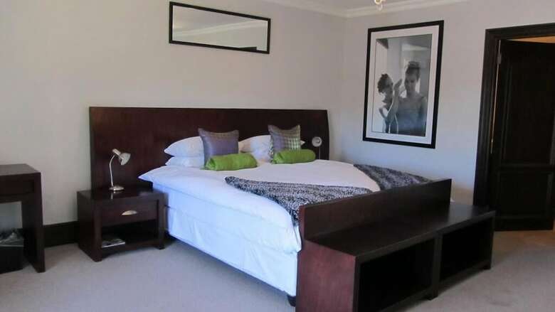 Hostal Cape Riviera Guesthouse