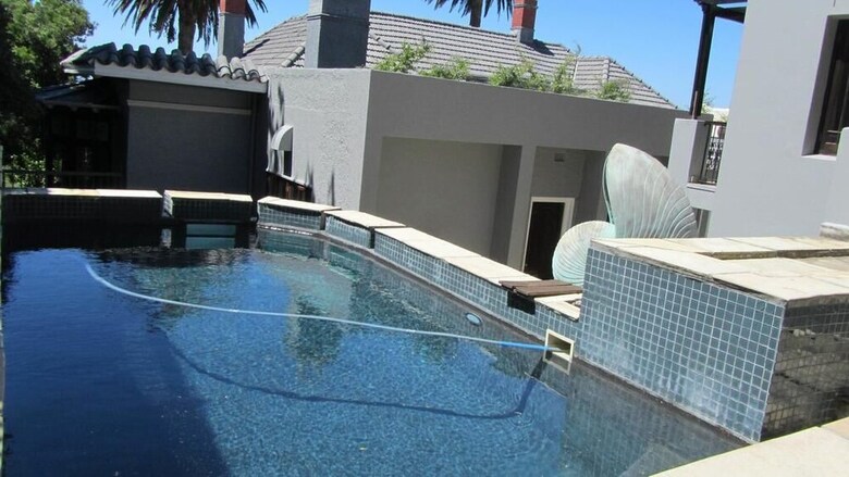 Hostal Cape Riviera Guesthouse
