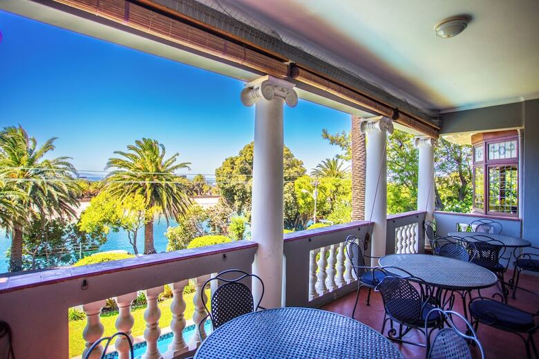 Hostal Cape Riviera Guesthouse