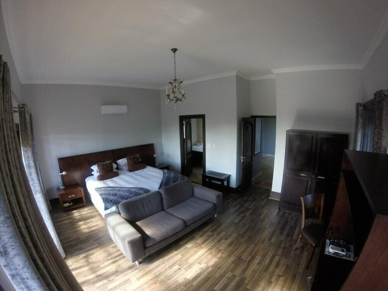 Hostal Cape Riviera Guesthouse