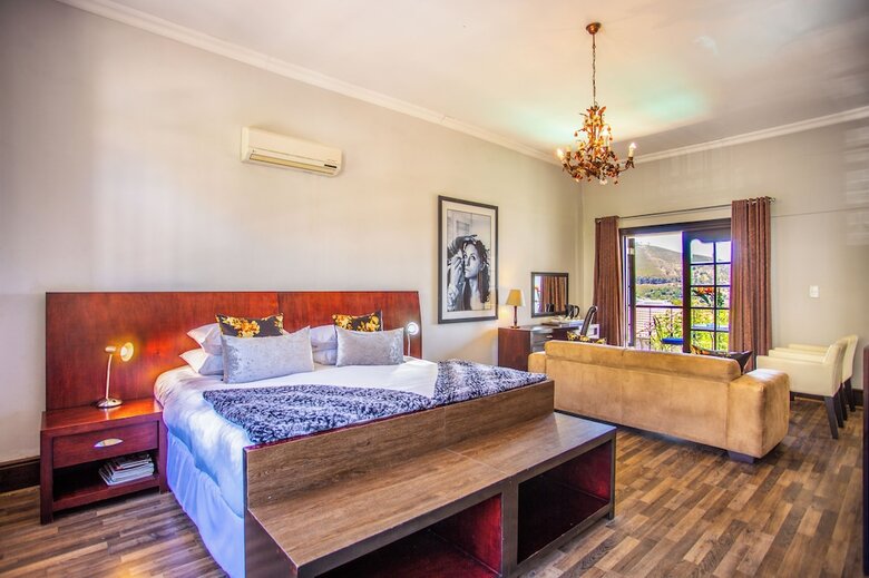 Hostal Cape Riviera Guesthouse