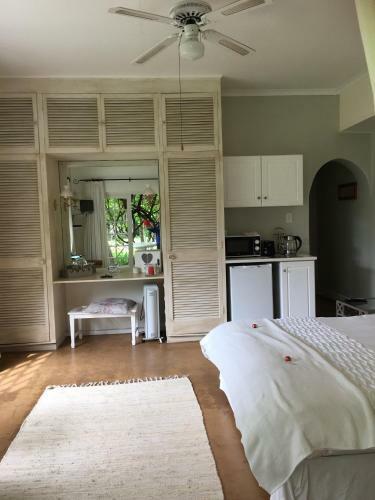 Hostal Jardin De Fees