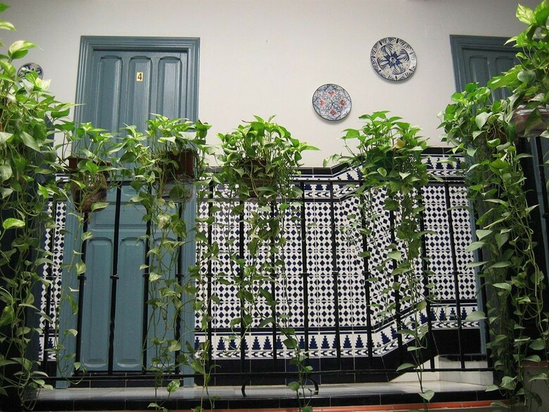 Hostal Pensi�n Montore�a