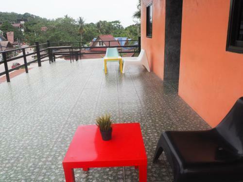 Baan Chalok Hostel