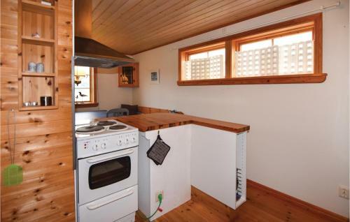 Two-bedroom Holiday Home In Hamburgsund