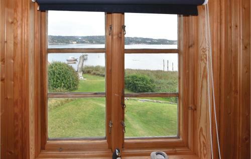 Two-bedroom Holiday Home In Hamburgsund
