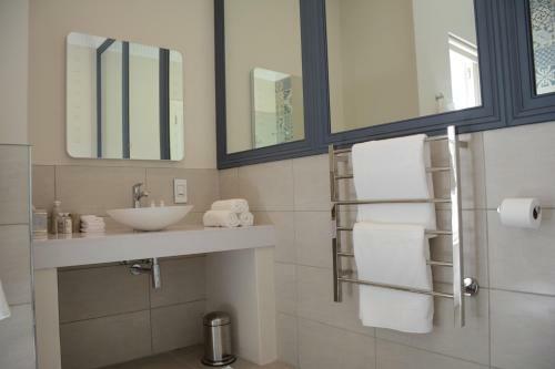 Hostal The Terraces @ Chambray Estate